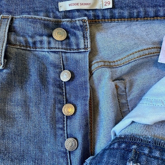Levi's ~ Women’s Wedgie Skinny Denim Jeans Button Fly Blue Medium Wash Size W 29 - Picture 6 of 9
